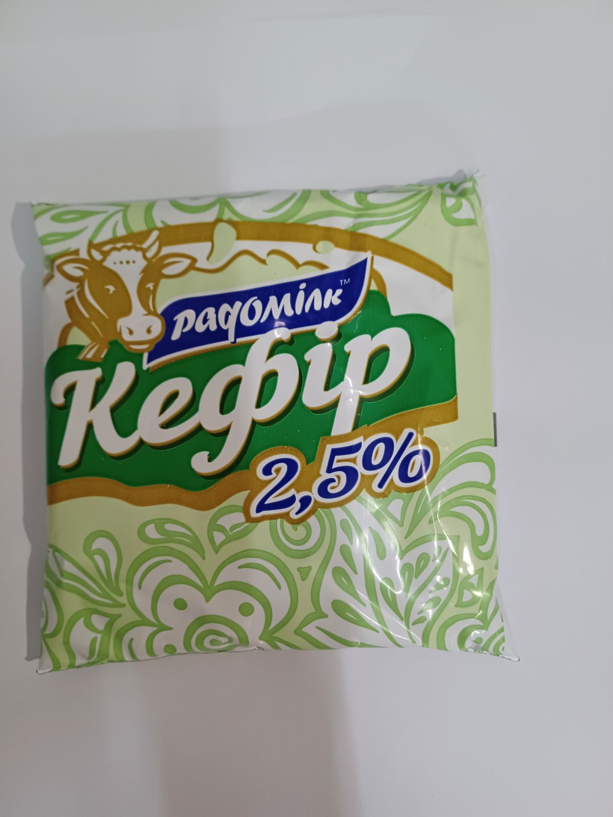 Кефір РАДОМІЛК 2,5% 380г, плівка поліетиленова